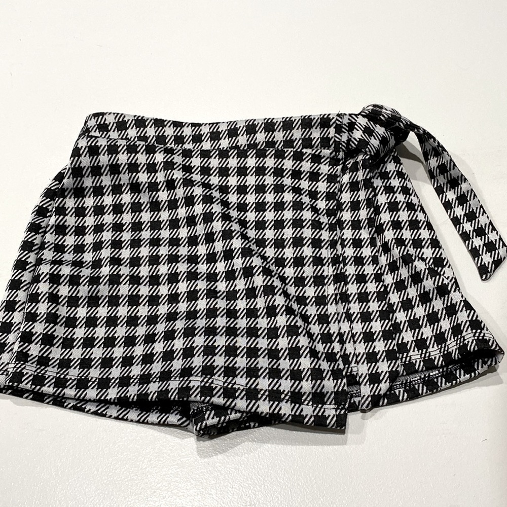 Black and White Checkered Squirt